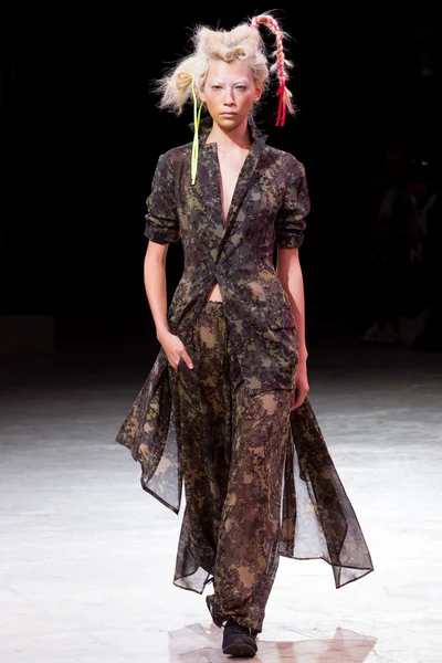 Look 19